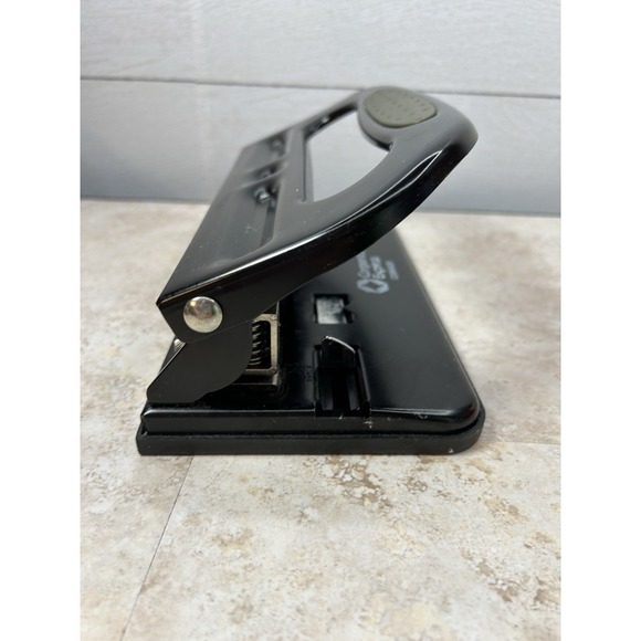 Corporate Express CEB 900025 Heavy Duty 3-hole Punch‎ Black - Picture 5 of 9